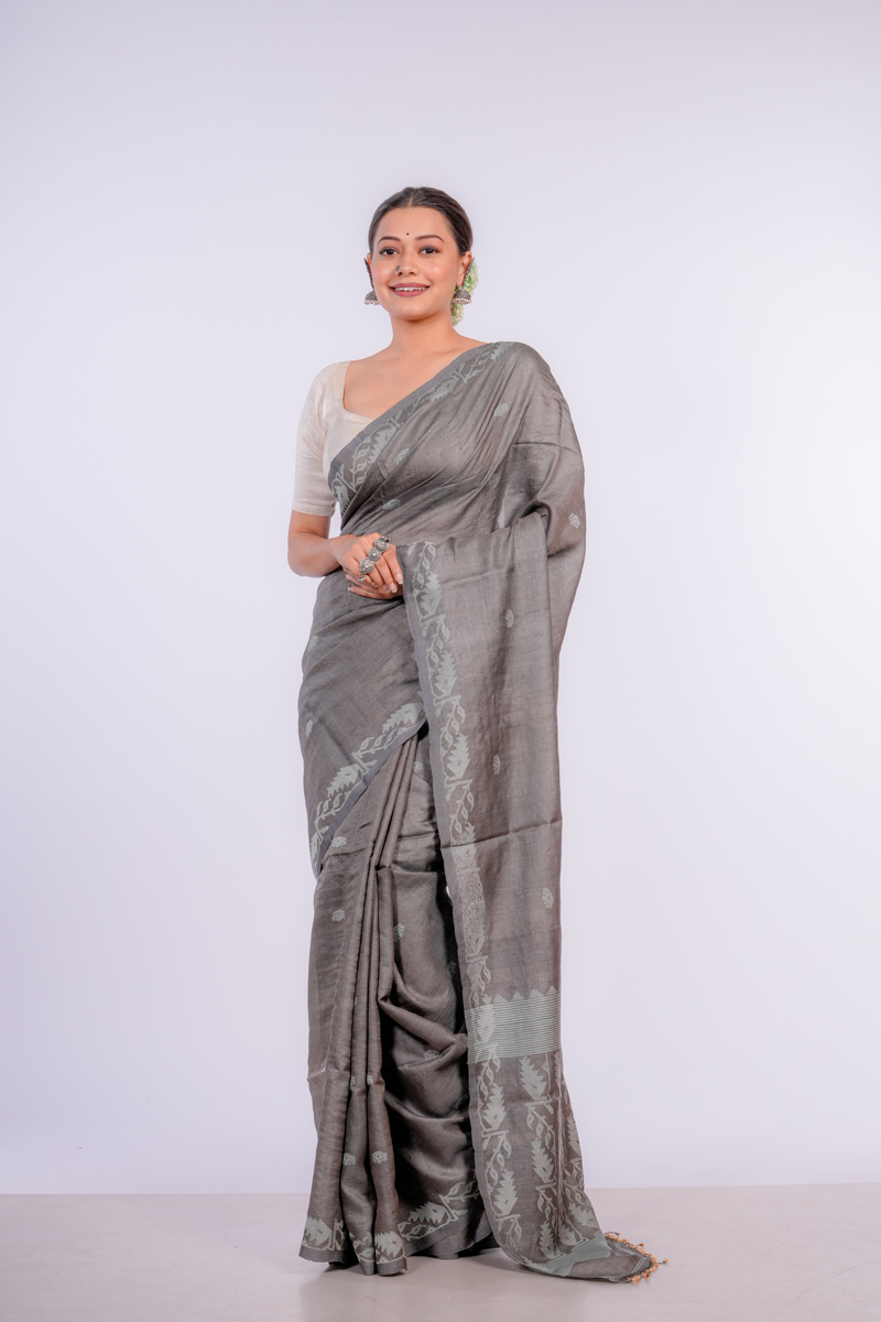 Sophisticated Grey Floral Handwoven Tussar Jamdani Saree