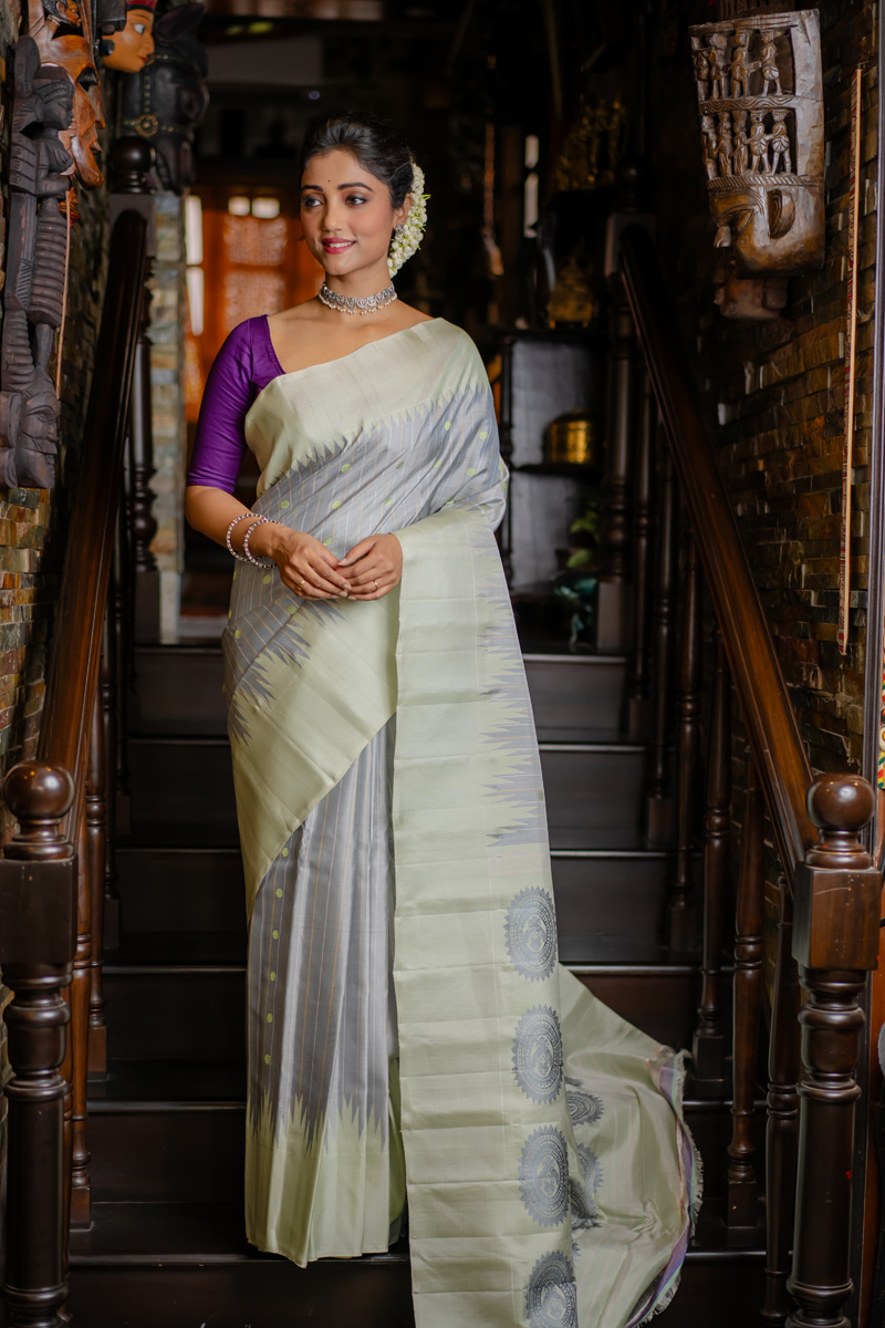 Elegance Grey Handwoven Gadwal Saree