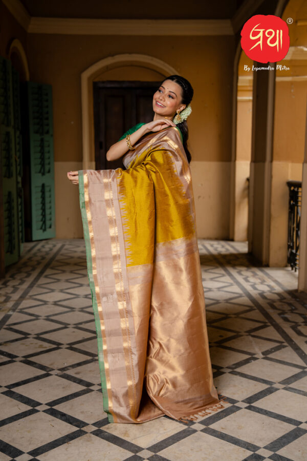 Golden Dark Orange Handwoven Hued Silk Gadwal Saree - Image 3