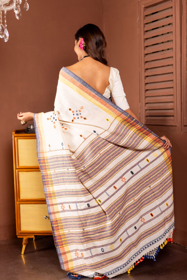 Off-White Grace with Earthy Toned Cotton Bhujodi - Image 4