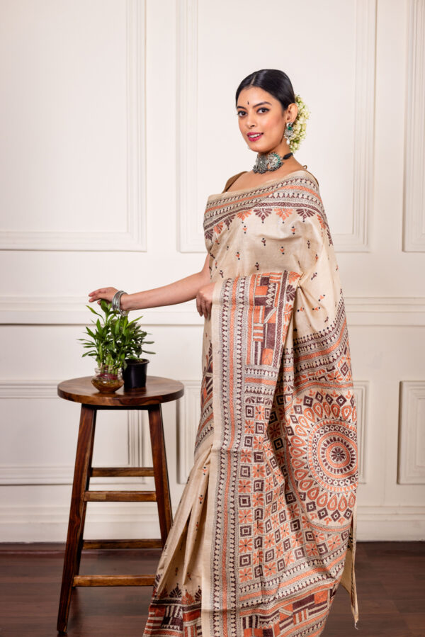Ivory Earth: Tussar Kantha with Brown and Orange Motifs - Image 3